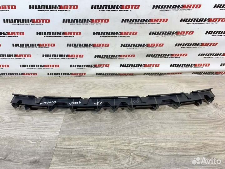 Кронштейн заднего бампера центральный Skoda