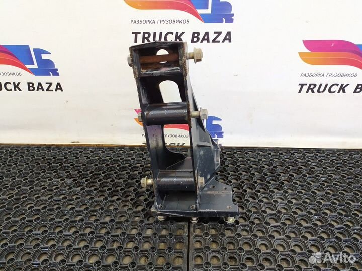 Кронштейн торсиона кабины правый Daf XF106