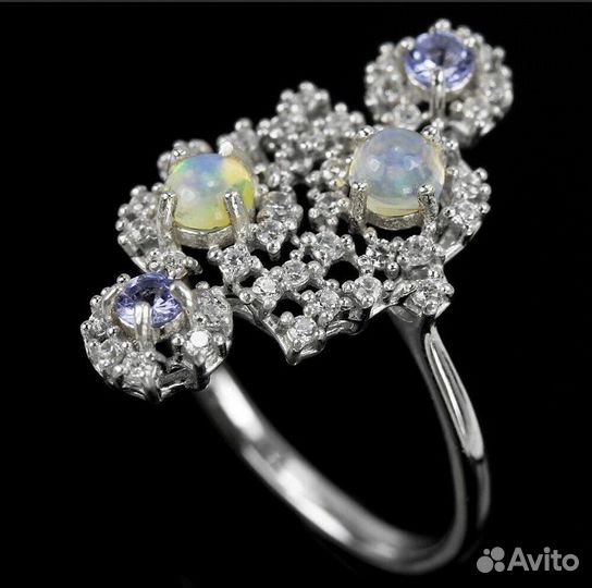 Серебряное кольцо с опалами и танзанитами
