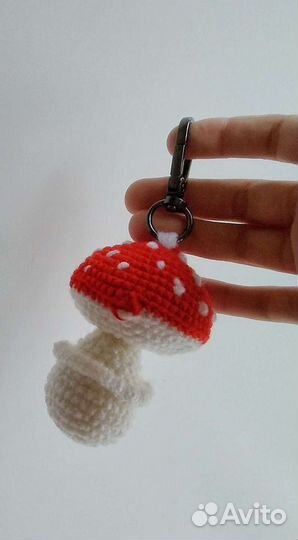 Мухомор. Брелок вязаный