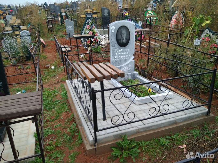 Памятники, производство