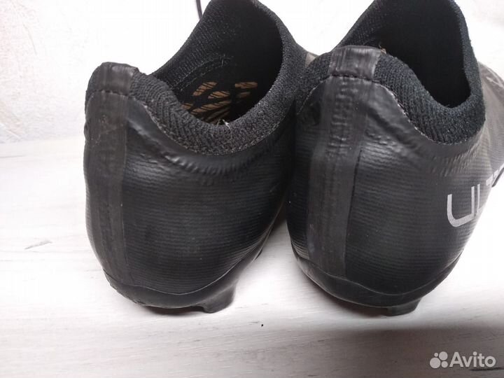 Футбольные бутсы puma