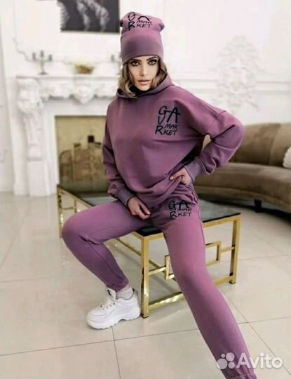 Костюм спортивный женский с шапкой