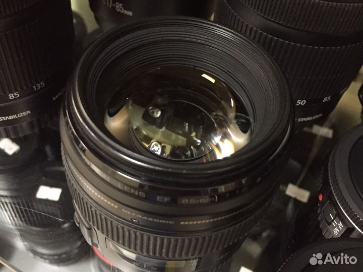 Canon EF 85mm f 1.8 USM