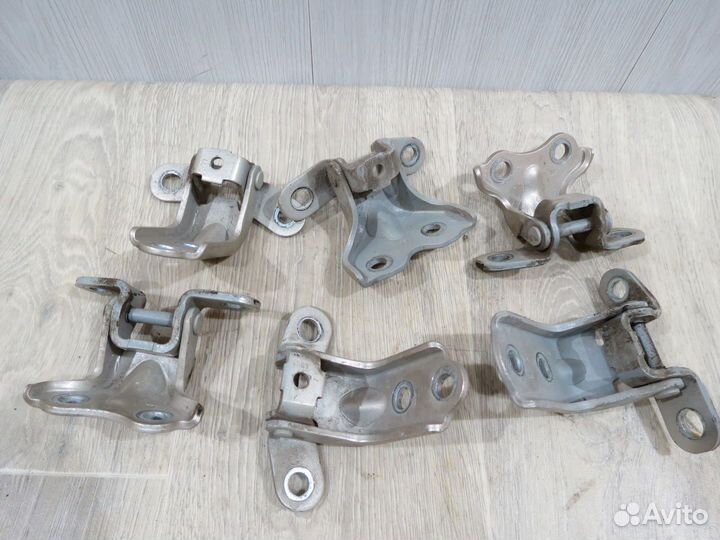 Петля двери Kia Rio 3