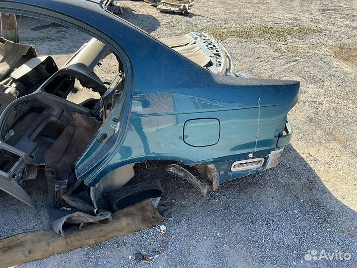 Заднее левое крыло Тойота Авенсис Т220