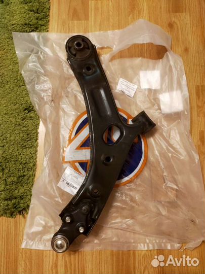 Левый передний рычаг на Хундай Х35
