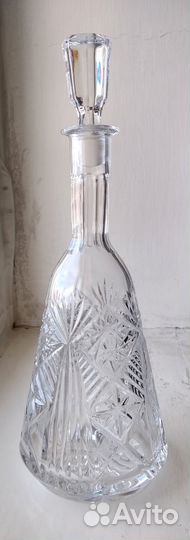 Графины хрустальные, вазочки