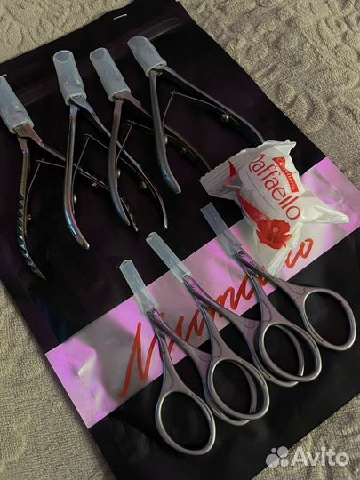 Заточка маникюрного инструмента у нас в офисе