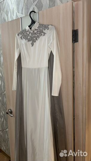 Платье на никах