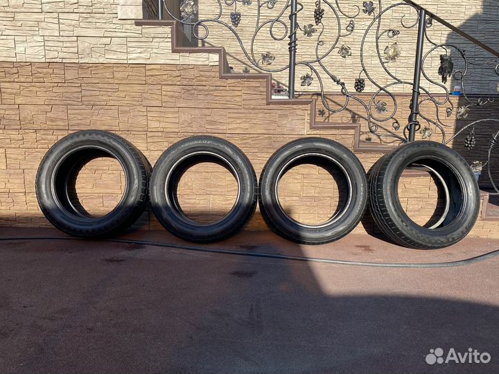 Dunlop Enasave RV504 215/60 R17 96H