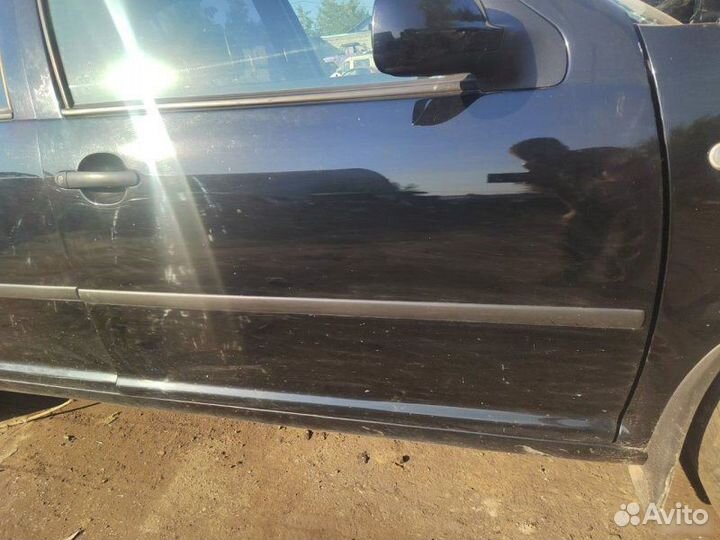 Дверь передняя правая Volkswagen Jetta 2.0