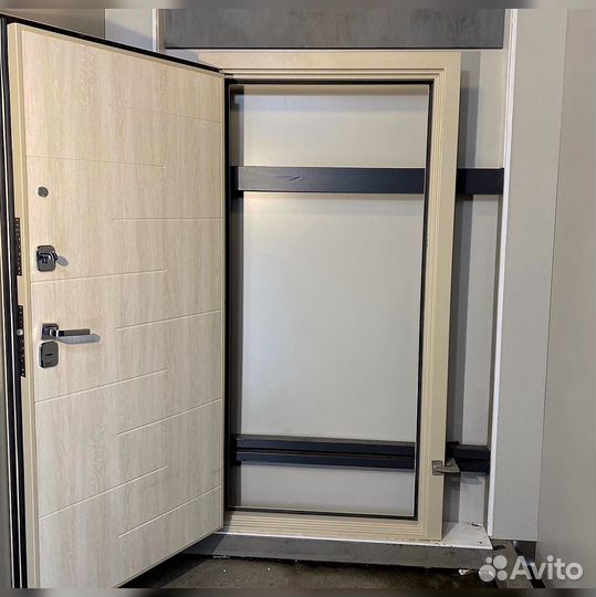 Входная дверь