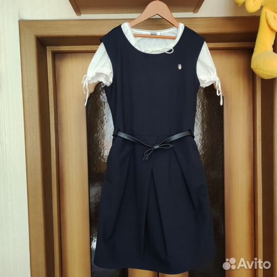 Школьный сарафан с блузками