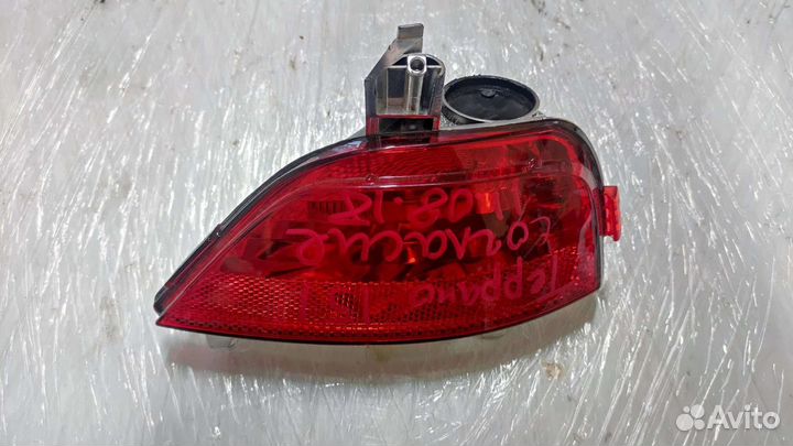 Левый катафот бампера Nissan Terrano