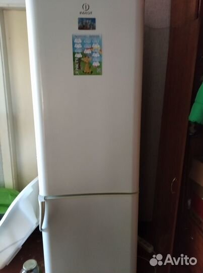 Холодильник indesit