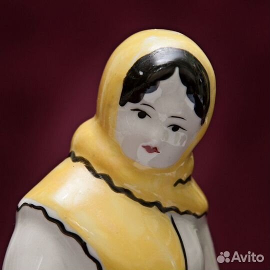 Фарфоровая статуэтка