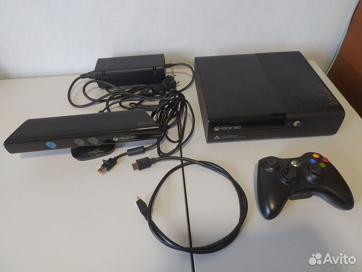 Microsoft Xbox 360 + kinect + 4 диска + коробка