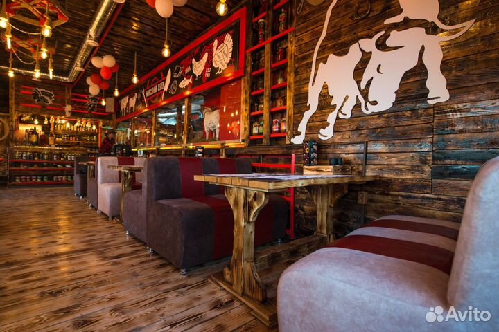 Официант зала