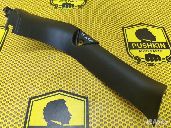 Обшивка крышки багажника левая Mitsubishi