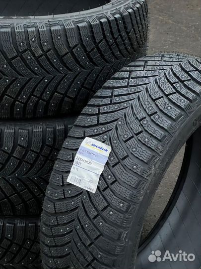 Michelin X-Ice North 4 SUV 245/45 R20 и 275/40 R20 106T