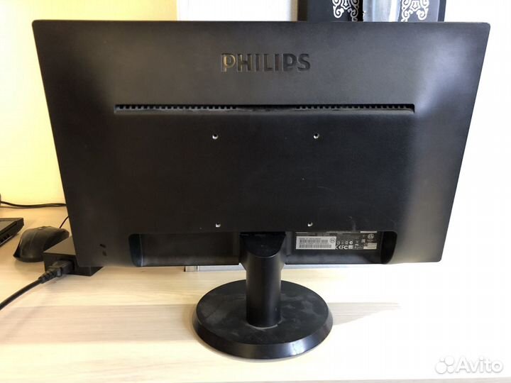 Монитор Philips 193V5L