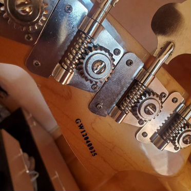 Grass Roots Jazz Bass G-JB-47R (3TS)