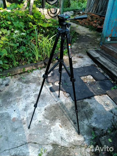 Штатив для фотоаппарата и видеокамеры