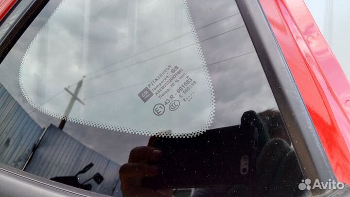 Стекло заднее правое глухое на Опель Астра Джей