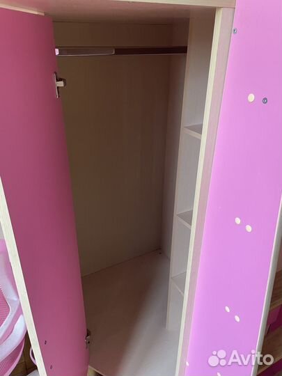 Двухяростная кровать с письменным столом и шкафом