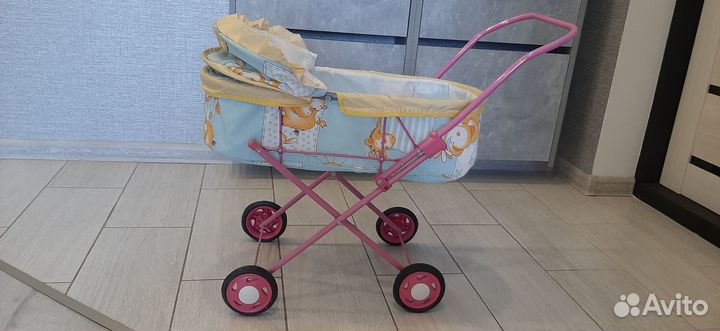 Игрушечная коляска для кукол