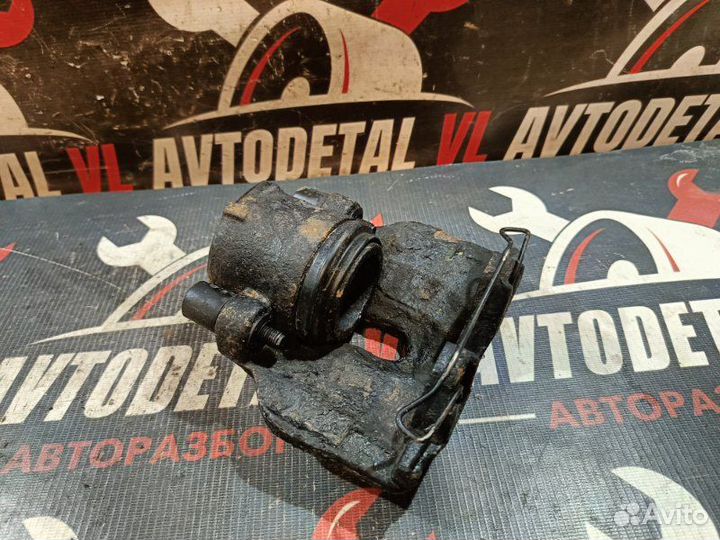 Суппорт тормозной передний левый Volkswagen Passat