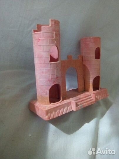 Декоративная статуэтка