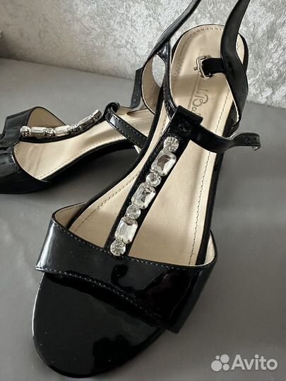 Босоножки женские