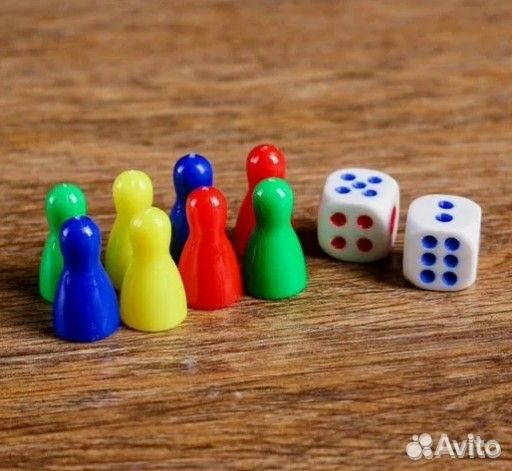 Набор 8 фишек 2.5х1.5х1.5 см, 2 кубика 1.5х1.5 см