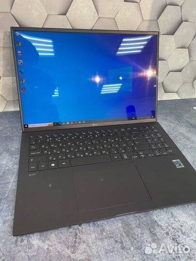 Ноутбук LG 16Z90P