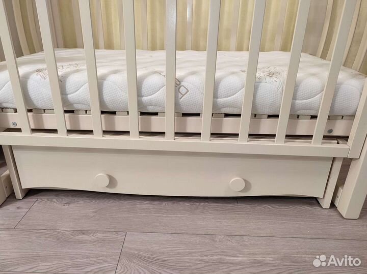 Укачивающий механизм, кровать, комод, матрас