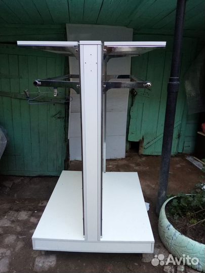 Стойка для одежды