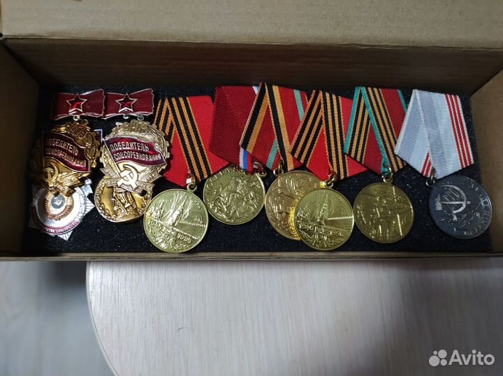Значки и медали СССР разные
