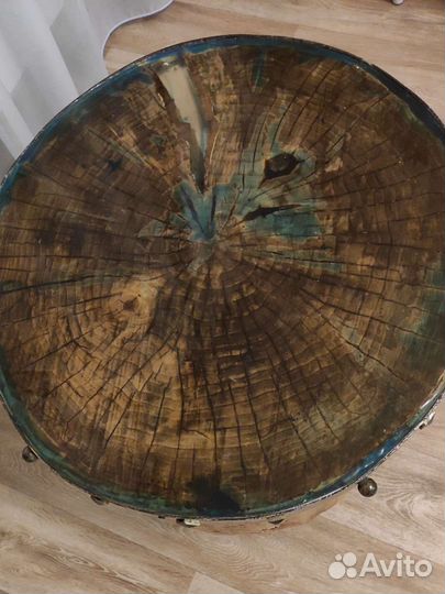 Столик из спила дерева на колёсах/смола/ковка