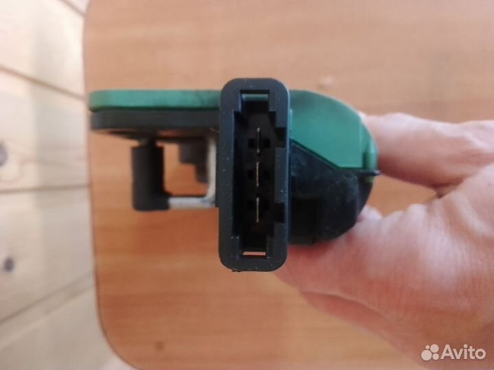 Доводчик двери крышки багажника volkswagen touareg