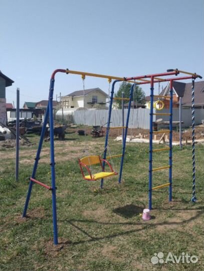 Уличный спортивный комплекс 