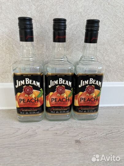 Пустые бутылки из под алкоголя