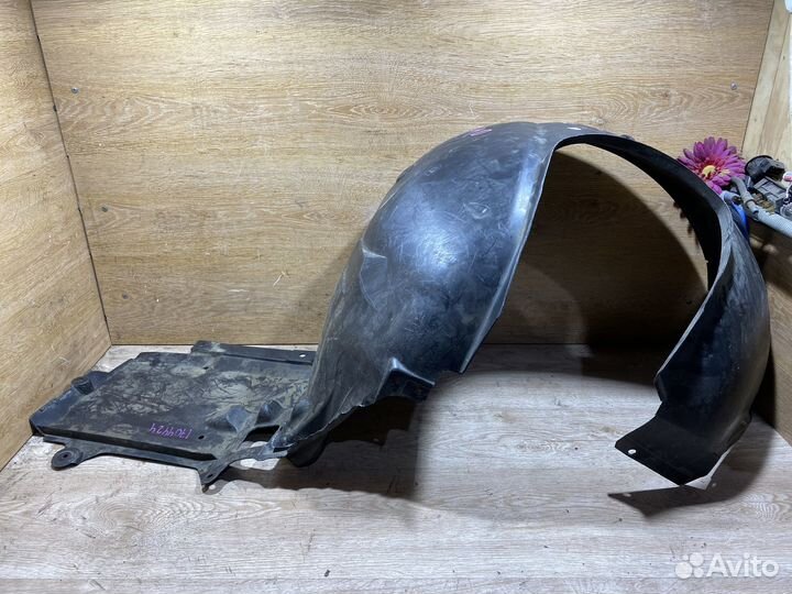 Подкрылок передний левый BMW 3 E46 1704424