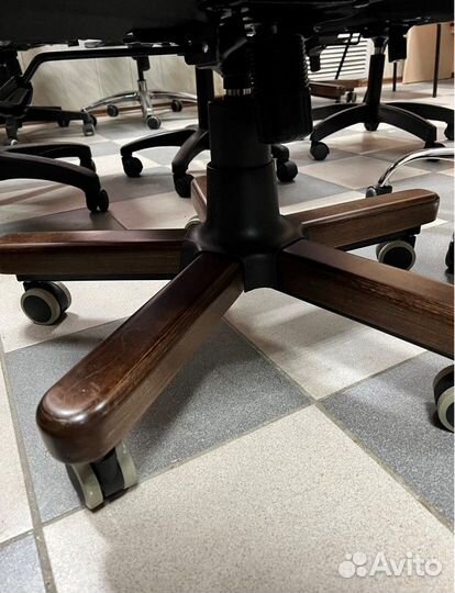 Кресло руководителя Атлант (кожа/дерево)