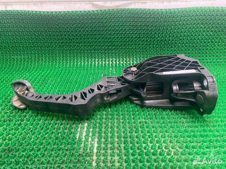 Педаль сцепления Volkswagen Golf Plus 5 caxa 2012