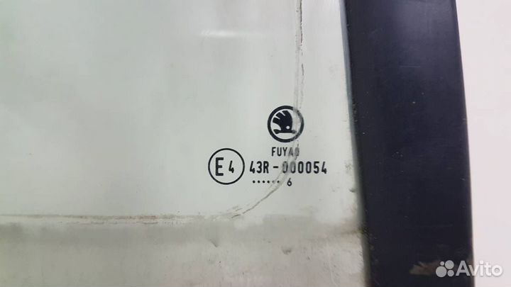 Стекло двери задней правой форточка Skoda Rapid 20