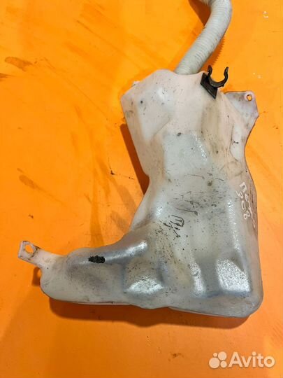 Бачок омывателя на Peugeot 308