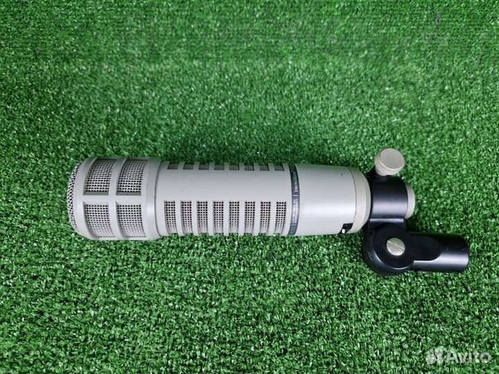 Динамический микрофон Electro-Voice RE 20