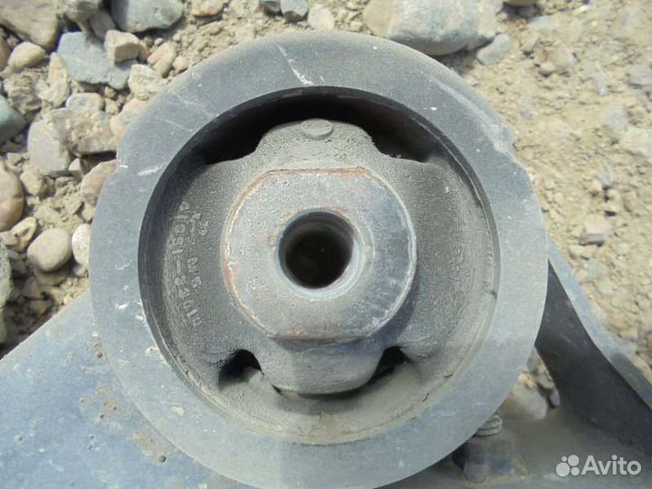 Крепление редуктора Toyota Corolla Runx ZZE124